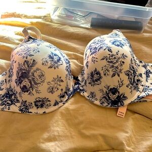 Victoria’s Secret, 44C, Body By Victoria, bra, Valient Rose. NWT!
